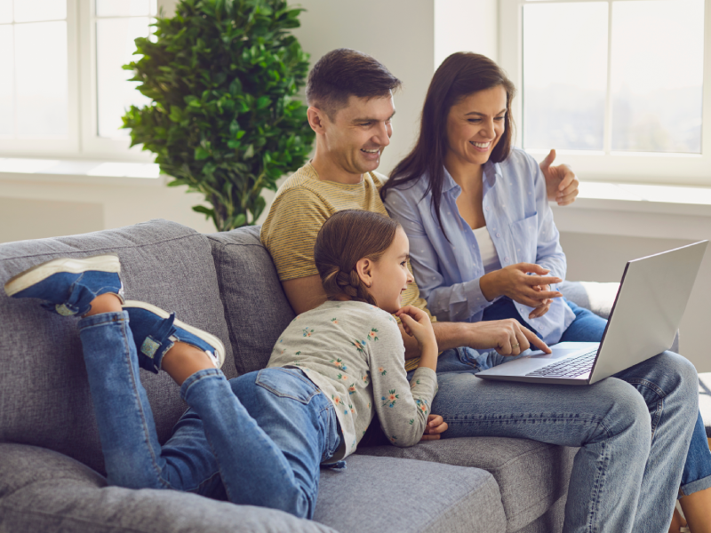 family-laptop_800x600